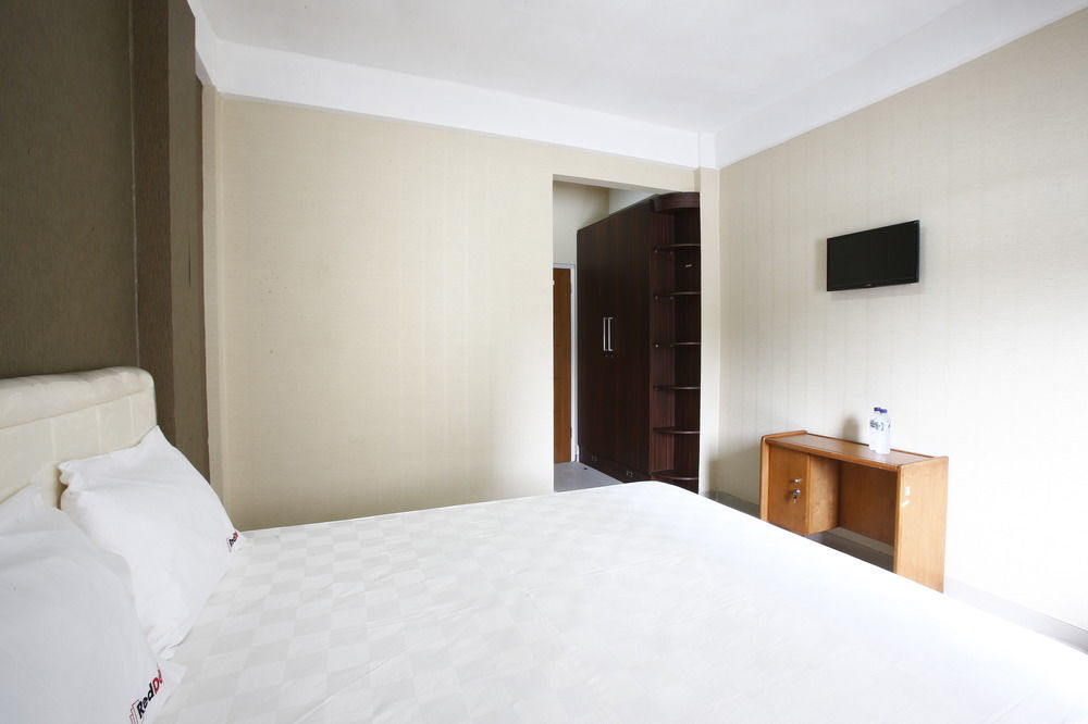 Reddoorz Near Cilandak Town Square Hotel Jakarta Buitenkant foto